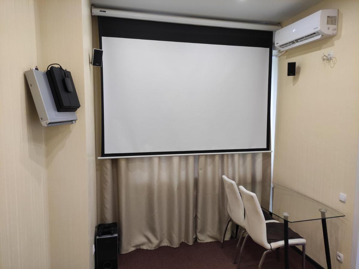 Small Room With Big Cinema Харьков Экстерьер фото